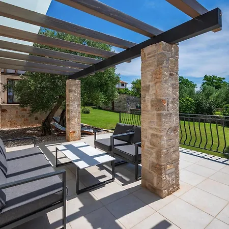Awesome In With Outdoor Swimming Pool