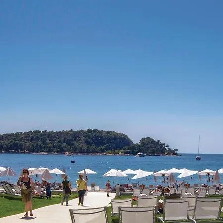 別荘 Awesome In With Outdoor Swimming Pool Golaš