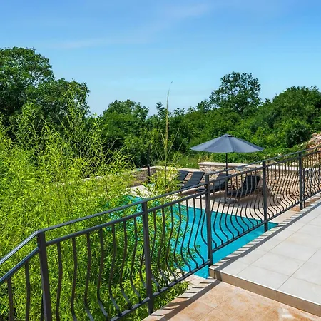 Awesome In With Outdoor Swimming Pool 別荘